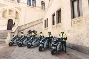 © BMW/ BMW Motorrad stattet die Polizei in Sardiniens Hauptstadt mit 15 BMW C evolution aus.