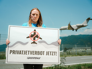 © Mitja Kobal / Greenpeace Protest  gegen Privatflüge