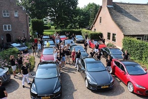 © Tesla Motors / Meeting in den Niederlanden
