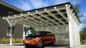 © BMW- Das Solarcarport versorgt den BMWi mit Strom