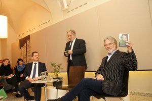 © oekonews- Pucher/ RA.Mag. Gottfried Hudl, Dr. Kurt Blaas und Adi Hirschal bei der Buchpräsentation