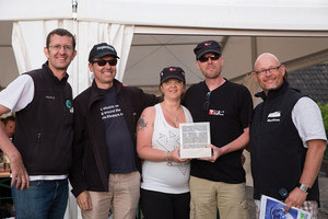 © OEKONEWS-Nina Holler / Tamara und Manfred Hillinger (Mitte) waren  das Siegerteam bei der WAVE TROPHY 2014