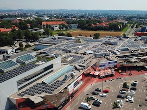 © Center West  / Neue Photovoltaik-Anlage mit 1,3 Millionen kWh pro Jahr auf den Dächern des Center West