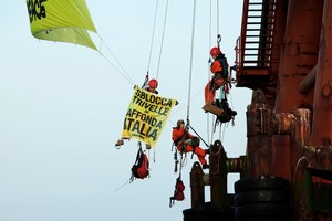 © Greenpeace / Besetzung einer Ölplattform