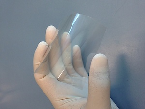 © AIT/ Transparente Front Elektrode für PV-Zellen auf PET-Folie; Schichtabfolge aus Lösung prozessierten Metalloxidschichten und Metall Nanodrähten.