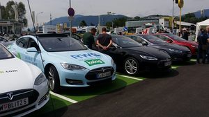 © Stefan Kopeinig / Zahlreiche Tesla Roadster am Supercharger in Villach