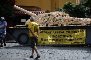 © World Future Council- Ein Panzer aus Brot in Rio