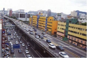 © unbekannte(r) AutorIn / Das Bild zeigt die Hauptstrasse in Seoul vor der Umgestaltung