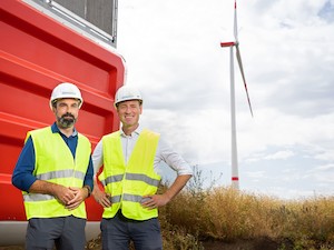 © Astrid Knie / Karsten Brüggemann, Geschäftsführer Nordex Deutschland und Österreich, mit Markus Winter; CTO Windkraft Simonsfeld AG