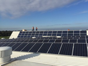 © Enervest / Ein Teil der Photovoltaikanlage am Dach