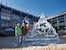 Greenpeace Mitja Kobal / Berglandschaft aus Eis mit "Klima schützen, Winter retten!"