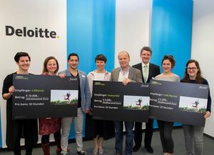 ©  Deloitte / Die found! Sieger gemeinsam mit  Christine Spernbauer (Impact Hub) und Bernhard Gröhs (Deloitte)
