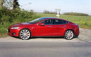 © oekonews- Mit dem Tesla Model S unterwegs sein macht Spaß