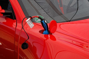 © Fraunhofer/Ingo Daute-Ein Auto unter Strom: Elektroautos wie das Fraunhofer Demonstrationsfahrzeug FreccO sind unabhängig von fossilen Brennstoffen wie Benzin oder Diesel.