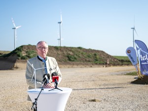 © NLK Burchhart/ LH-Stv. Pernkopf bei seiner Rede beim Spatenstich des Windparks