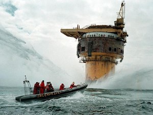 © Greenpeace David Sims Greenpeace / Brent Spar Aktion vor 25 Jahren