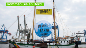 © Bente Stachowske/ Greenpeace  -  Die Beluga