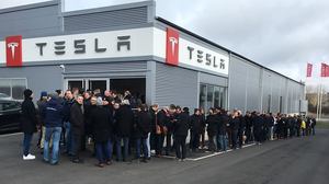 © Tesla Norway / Schlange in Norwegen