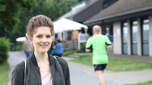 © FH Münster/Dzemila Muratovic / Christina Brachthäuser läuft selbst gerne. Mit Ernährung und Sport hat sie sich in ihrer Bachelorarbeit befasst, für die sie den Hochschulpreis 2019 der FH Münster erhalten hat.