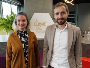 © Stadtwerke Amstetten  / Helene Pattermann, Community & Circularity Director des Climate Lab, und Jürgen Hürner, Geschäftsführer der Stadtwerke Amstetten.