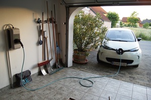© Pamperl- Nachladen des Renault ZOE E-Autos zuhause