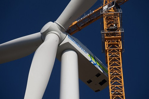 © Windkraft Simonsfeld AG / Die dritte Windkraftanlage des Windparks Simonsfeld II ist installiert