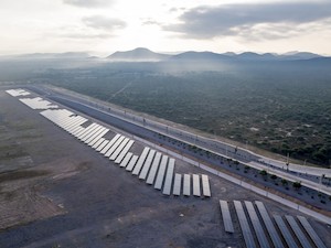 © BMW Group / Solarpanele am Werksgelände sorgen für eigenen Strom
