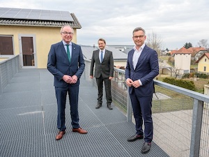 © NLK Burchhart / LH-Stellvertreter Stephan Pernkopf (v.l.), Bürgermeister Alois Vogl und Staatssekretär Magnus Brunner