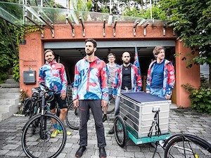 © Simon Rainer/ Manu Delago und seine Band wollen bald mit Rädern auf Tour gehen