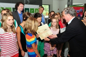 © Land Vorarlberg- LR Schwärzler gratulierte den Siegerklassen des Klimawissen-Schulwettbewerbs