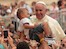 Manfred Kindlinger auf Pixabay / Kindersegnung durch den Papst