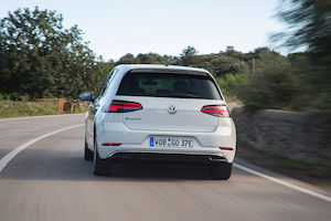 © Volkswagen / Der VW e-Golf kommt im nachhaltigen Ride-Hailing Service „Uber Green“ zum Einsatz.