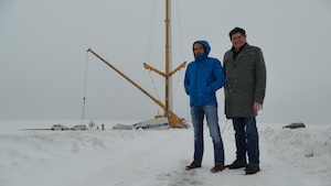 © Windkraft Simonsfeld/Technik Leiter Markus Winter (links) und Vorstand Martin Steininger (rechts) trotzten den unwirtlichen Bedingungen und machten sich persönlich ein Bild vom Fortschritt der Abbauarbeiten im Windpark Hipples.