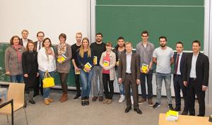© Hochschule Bochum/ Das Siegerteam " Share E " freute sich mit den Jurymitgliedern über den erfolgreichen Abschluss der intensiven Einführungswoche