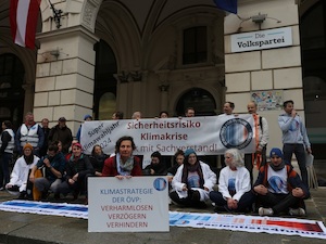 © David Blacher / Protest der Wissenschaftler:innen direkt vor der ÖVP Zentrale