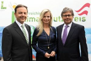 © BMLFUW/Bernhard Kern - Umweltminister Niki Berlakovich gab zusammen mit ORF-Generaldirektor Alexander Wrabetz und Claudia Reiterer den Kick-Off