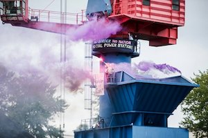 © @kohlekapern / Blockade des Stadtwerkegeländes in Flensburg