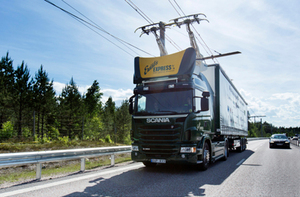 © Scania CV AB / Erster Oberleitungs-LKW auf öffentlicher Straße in Schweden- Forschungsprojekt von Siemens & Scania
