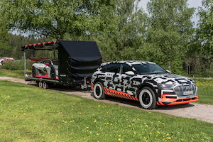 © Audi/ Audi e-tron-Prototyp als Zugfahrzeug für den Audi e-tron Vision Gran Turismo in Kärnten