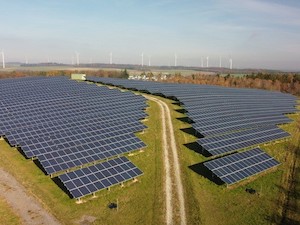 © Energieagentur Rheinland-Pfalz/ Vor ziemlich genau drei Jahren wurde der Rhein-Hunsrück-Kreis von der Agentur für Erneuerbare Energien (AEE) in Berlin mit dem Titel „Energie-Kommune des Jahrzehnts“ ausgezeichnet