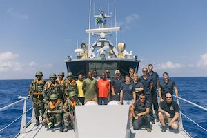 ©  Jax Oliver/Sea Shepherd - Die Sea Shepherd Crew mit ihren tansanischen Partnern auf der OCEAN WARRIOR während OPERATION JODARI