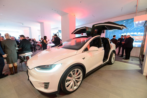 © Tesla Motors/ Offizielle Eröffnung für den neuen Tesla Store