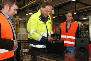 © Semarec/ Sebastian Thümmel, Maik Bergamos und Diplom-Ingenieurin Sabrina Schwarz (von links) von der TU Clausthal wollen Seltene Erden aus Lautsprecher-Boxen recyceln
