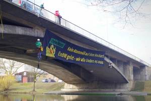 © T. Christensen, Robin Wood /Kein Atommüll auf dem Neckar! Abseilaktion in Heilbronn gegen geplanten CASTOR-Transport