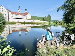 © obx-news/Tourismusverband Ostbayern/Eisenschink /  Das Kloster Pielenhofen an der Naab