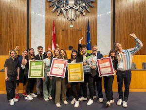 ©  Parlamentsdirektion/Bubu Dujmic /  Climate Action Award - Gruppenfoto mit allen Gewinner:innen