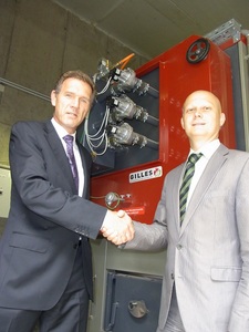 © GF Johannes Artmayr und Franz Moser vom Maschinenring sparen nun 80.000 Liter Öl und 240 Tonnen CO2 ein.