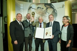 © Energy Globe- Sieger Gerald Zotter & GASEVO GmbH bei der Übergabe des Energy Globe Steiermark, der im Vorfeld gewonnen wurde