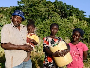 © Brot für die Welt/Jörg Böthling / Seit es die neue Wasserversorgung gibt, kommt die Familie Irima gut über die Runden - auch in der Trockenzeit.