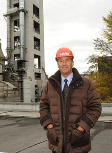 © Leube- Mag. Rudolf Zrost, Geschäftsführer der Zementwerk Leube GmbH, freut sich, dass Leube nun das sauberste Zementwerk der Welt ist